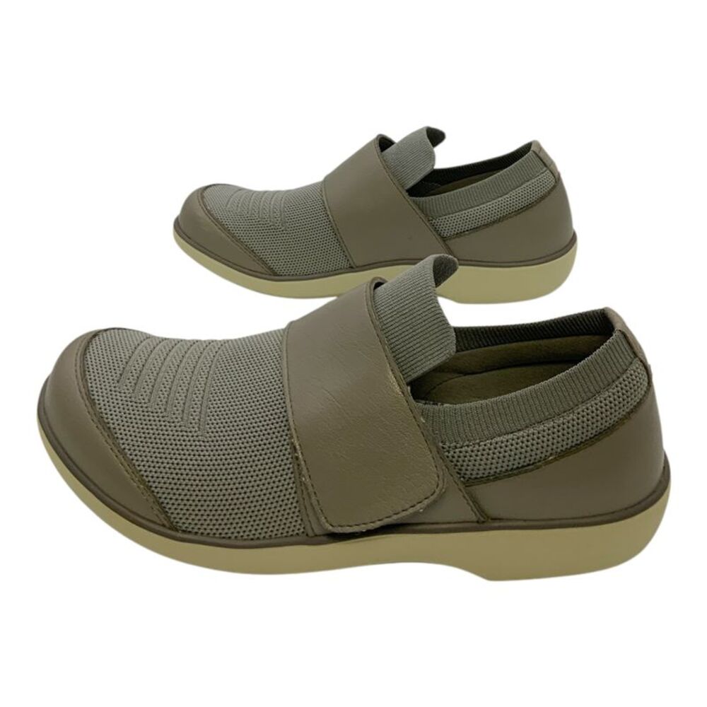 Traq by Alegria Qwik Peeps Slip-On Smart Walking Shoe Dove Women's US 7-7.5